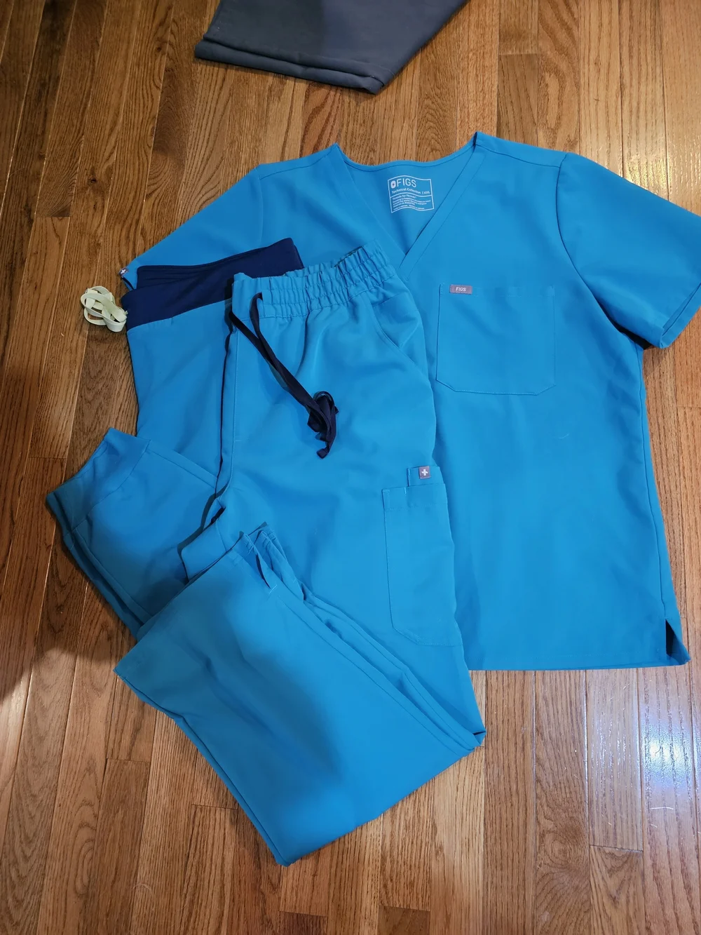 Figs Women’s Teal Scrub Set